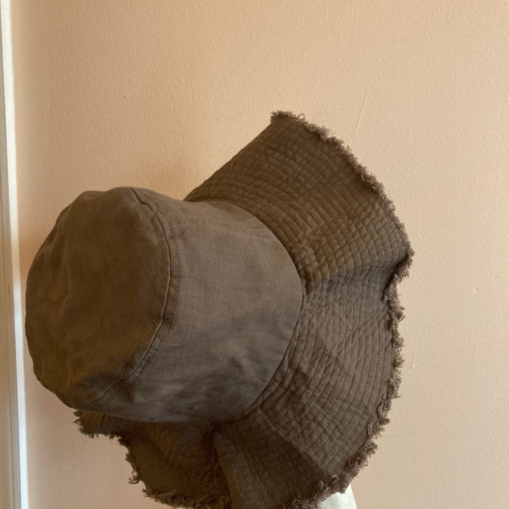 Simply Vera. Vera Wang slightly distressed cotton canvas hat. Khaki NWOT
